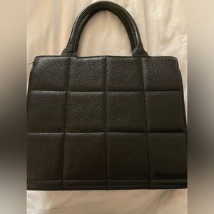 Sofia Cardoni AW21 SC 1708 BLACK purse. Like new. wear with or without strap.